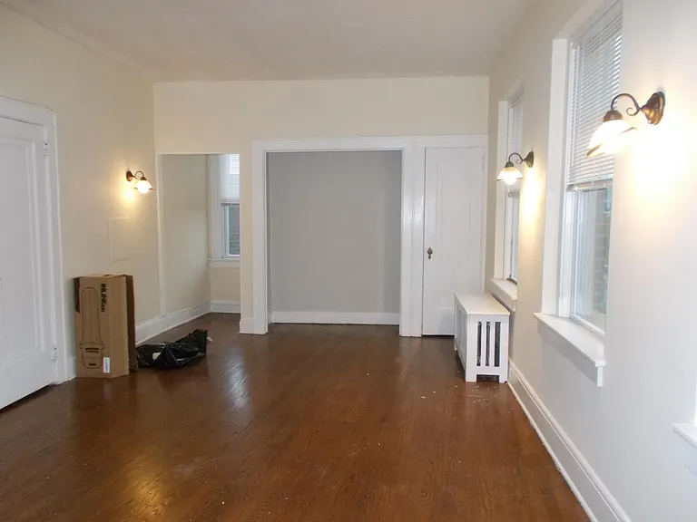 260 E Broad St #3 — Photo 4