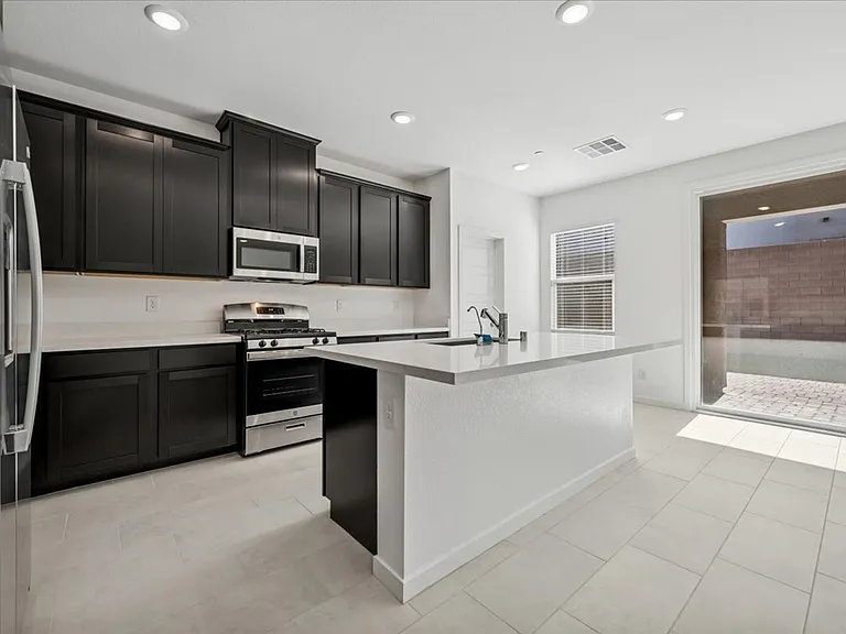 311 Mount Tyndall St — Photo 28