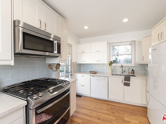 4th image of 2531 Micheltorena St