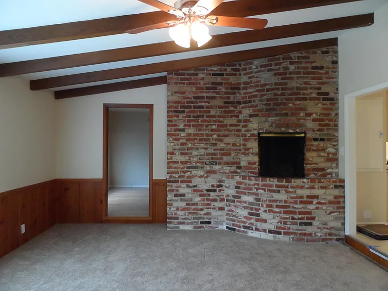2240 Rockwood Dr — Photo 9