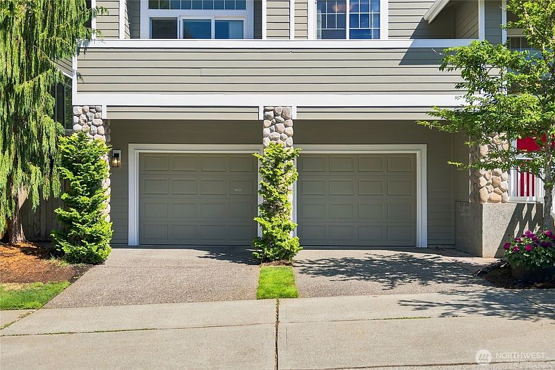 3rd image of 1423 Cherry Avenue