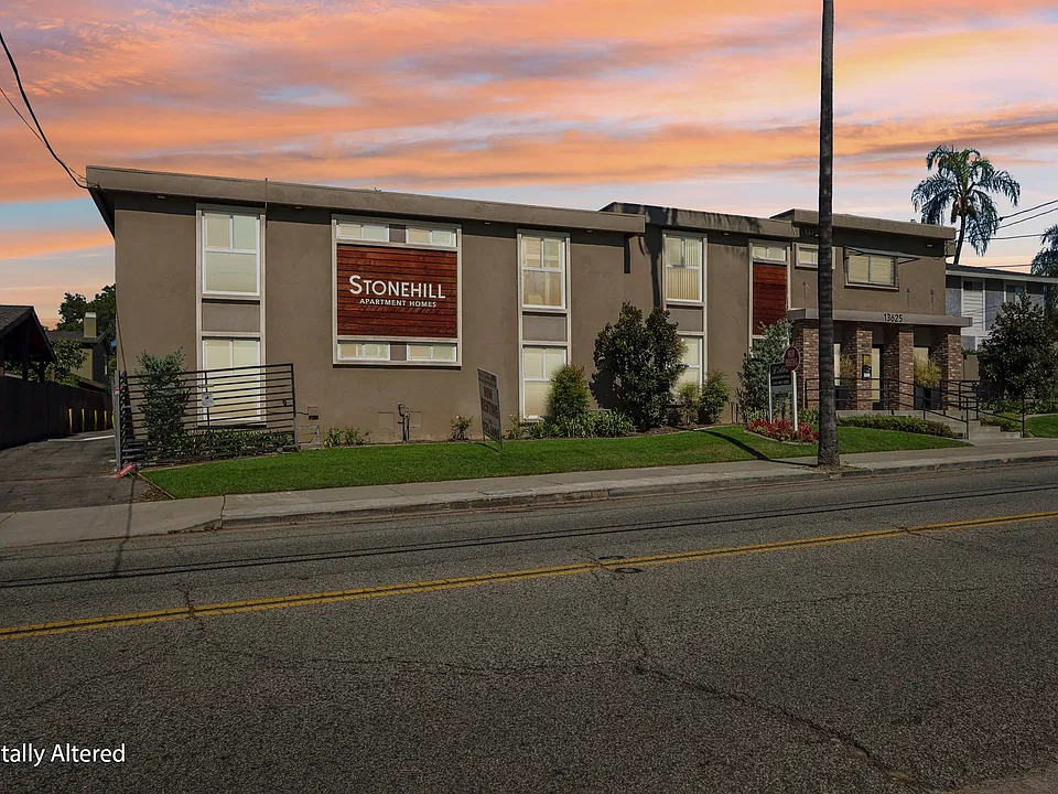 Stonehill Apartments