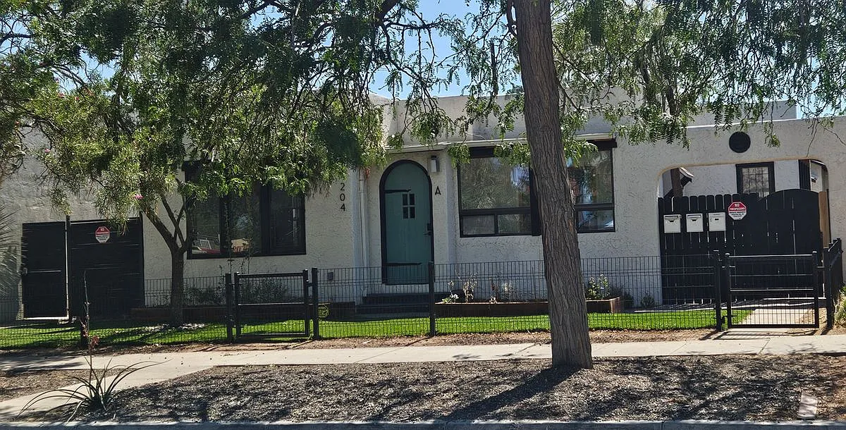 2 bed, 1.0 bath, 1070 sqft, $2,000 — Photo 1