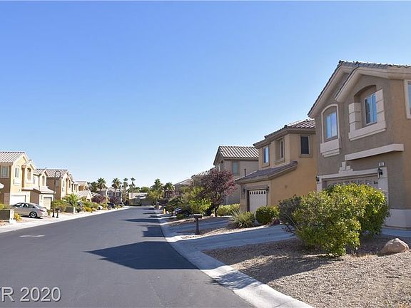 5th image of 386 Center Green Dr