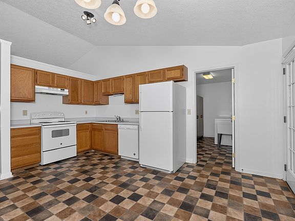 5th image of 51 Paul Ln