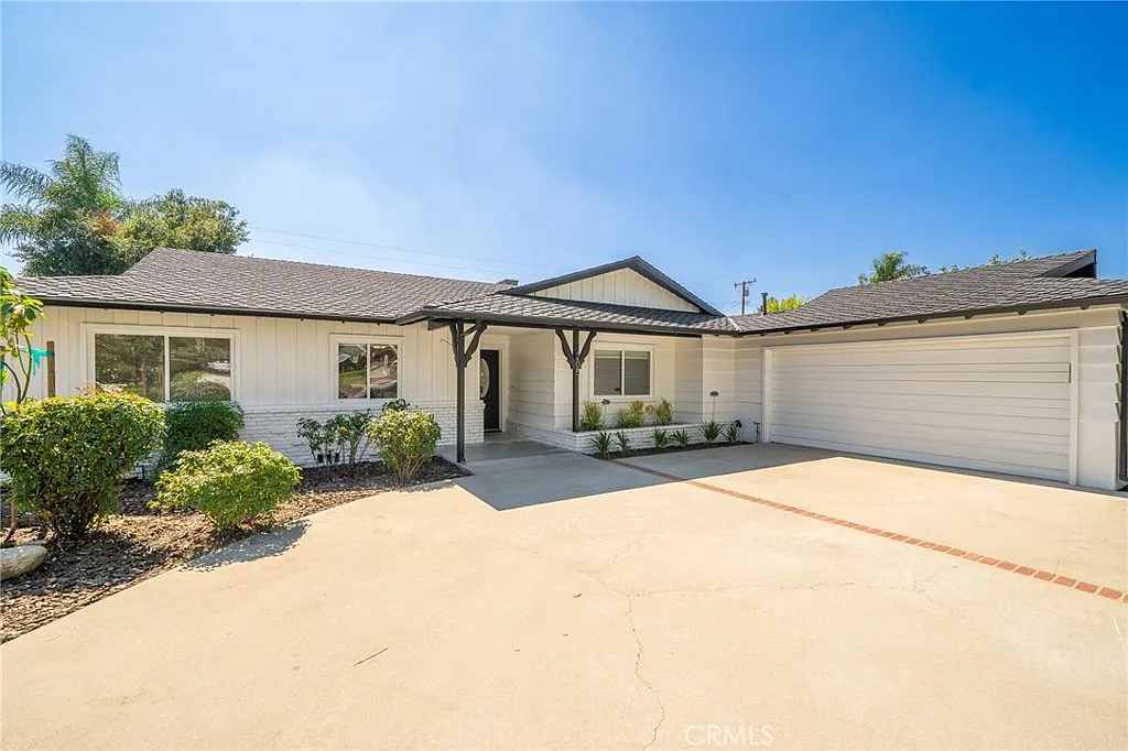 4 bed, 1840 sqft, $4,999 — Photo 2