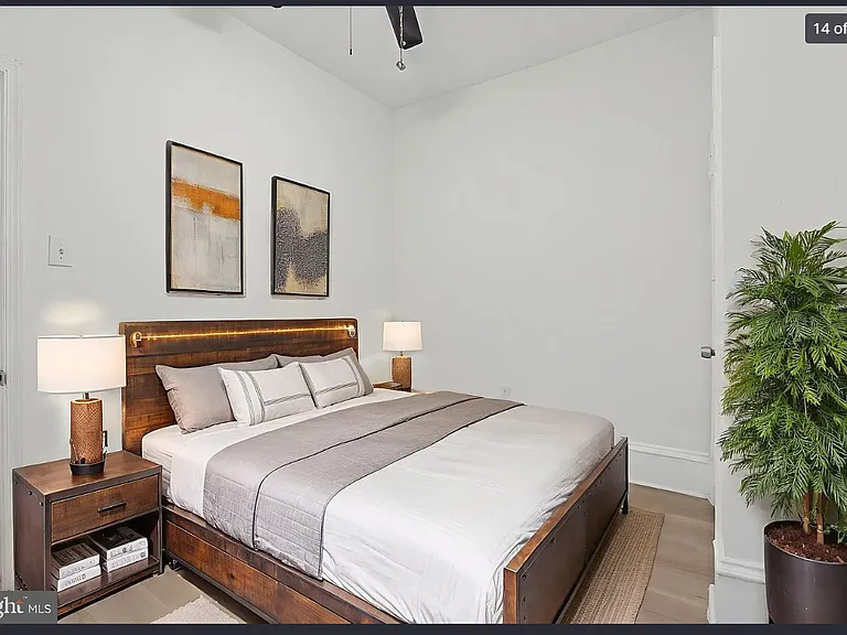 2054 W Glenwood Ave — Photo 24