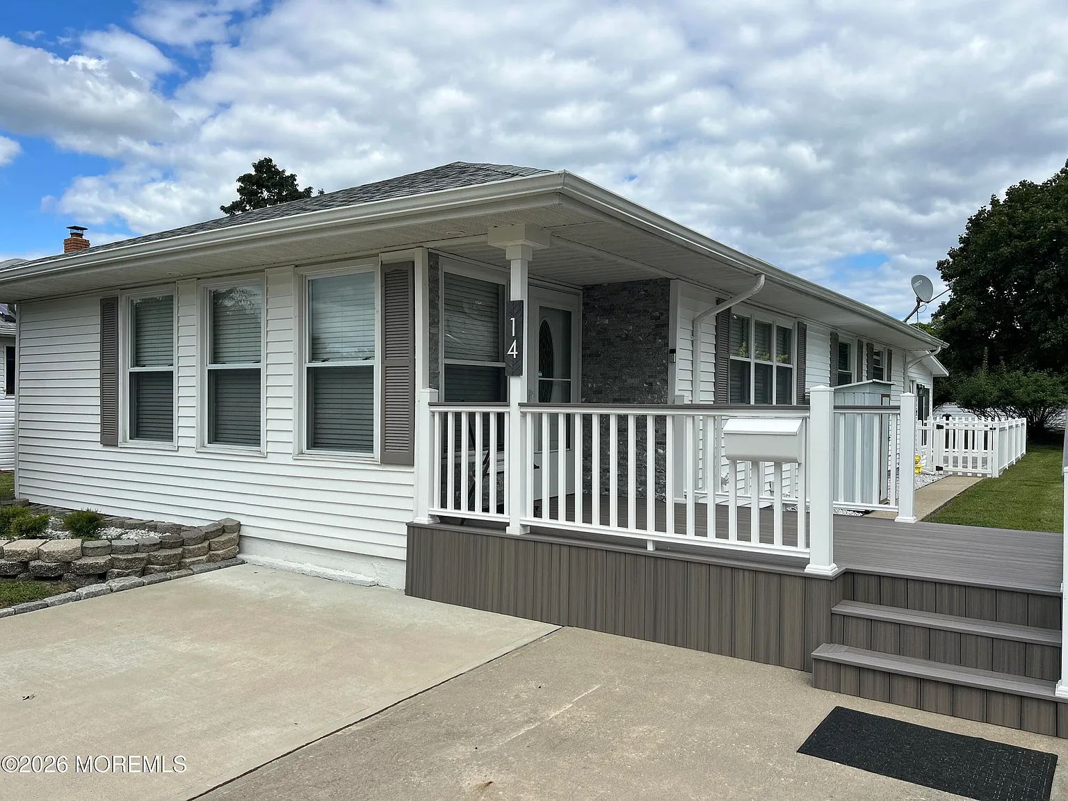2 bed, 1.5 bath, 1126 sqft, $2,400 — Photo 2