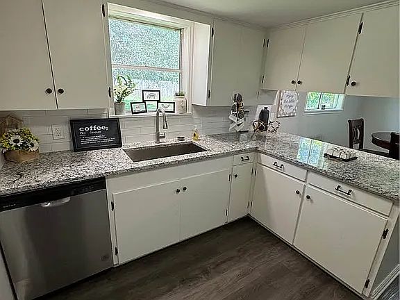 3rd image of 607 Jackson St