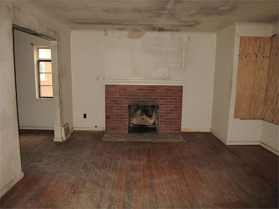 2nd image of 15359 Sorrento St