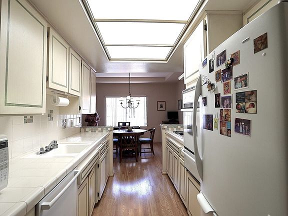 4th image of 14960 Dickens St Unit 208
