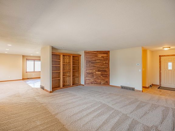 3rd image of 1415 Birchwood Ln