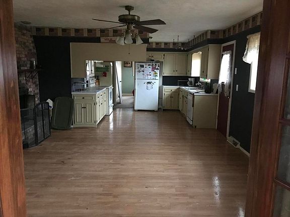 4th image of 128 S Redbud Ave