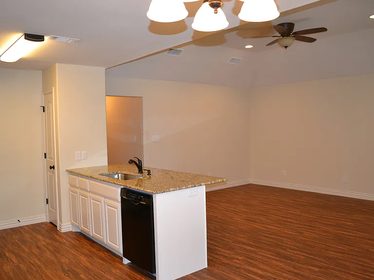508 W Hull St — Photo 2
