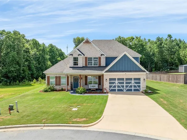 880 Wyndham Village Ct, Opelika, AL 36804