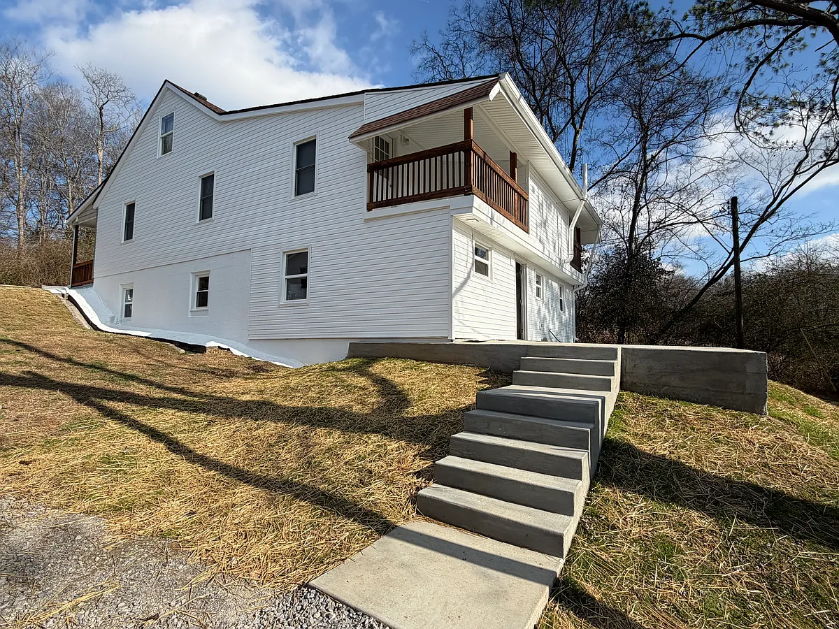 Building Photo - 40 Barker St #D