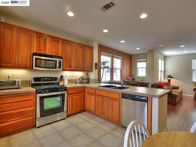 2878 Hilltop Mall Rd — Photo 2