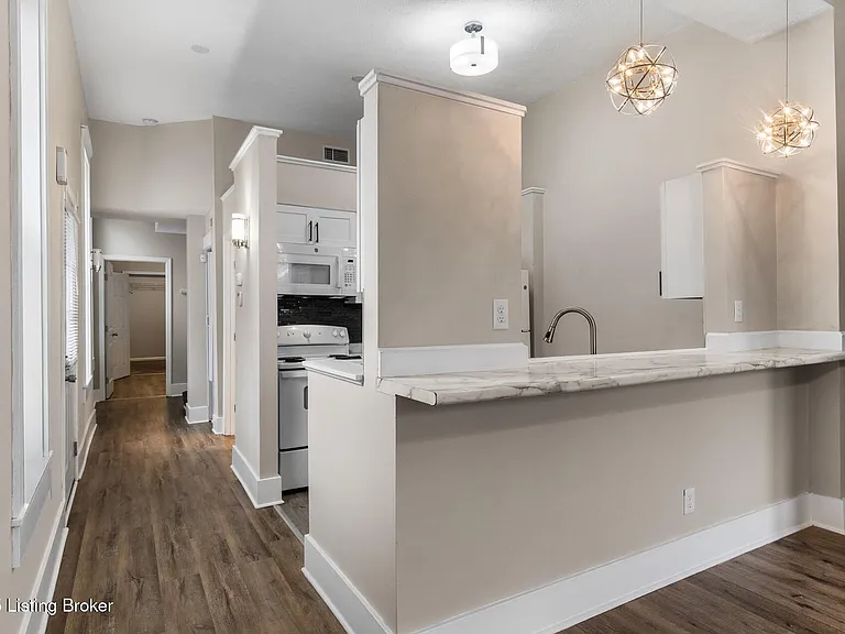 408 Doctor W #J — Photo 10