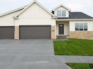 5410 N 207th St, Elkhorn, NE 68022