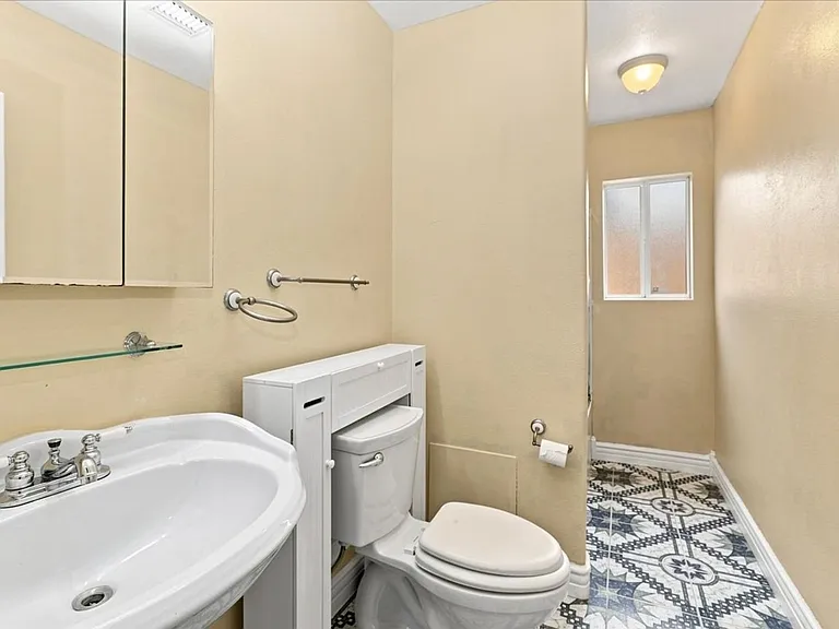 6059 Essex St — Photo 12