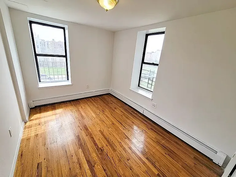 1358 Sheridan Ave #4D — Photo 4