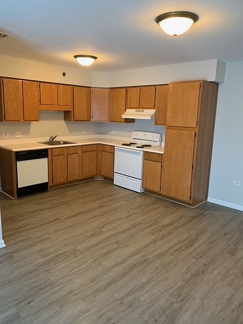 1st image of 1135 W Ogden Ave #316