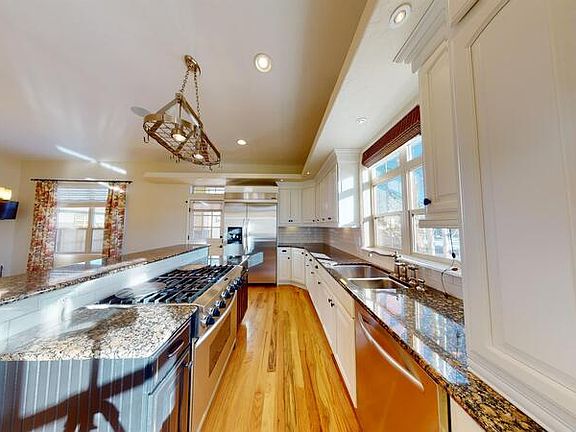 3rd image of 303 Vista Montana Ln