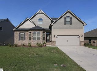304 Chasemont Ln, Simpsonville, SC 29680