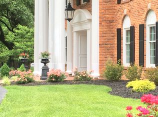 2452 Copper Beech Dr, Saint Louis, MO 63131