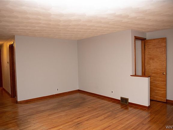 3rd image of 2613 Parker Blvd