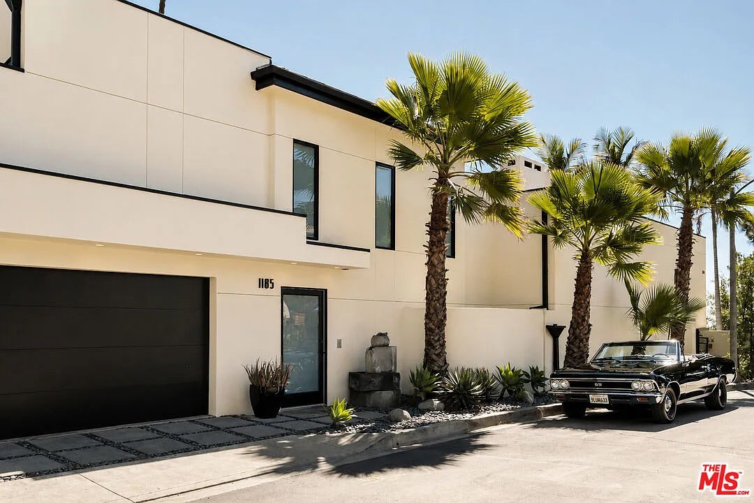 5 bed, 6.0 bath, 4623 sqft, $30,000 — Photo 2