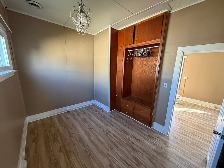 46 S Kendall Ave — Photo 9