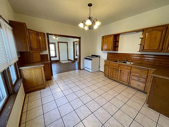 5th image of 430 E Symmes St