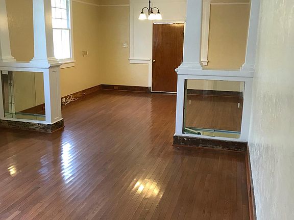 5th image of 1622 Agriculture St
