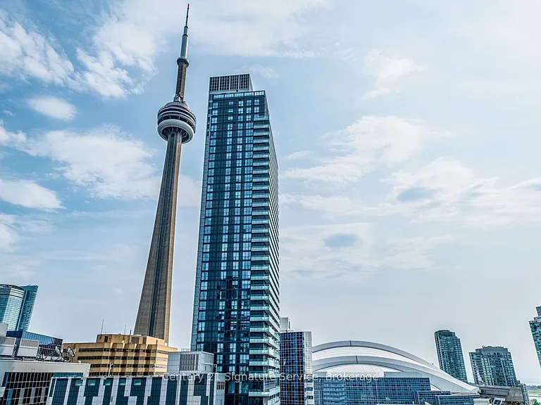 250 Wellington St W #Penthouse 36 — Photo 32