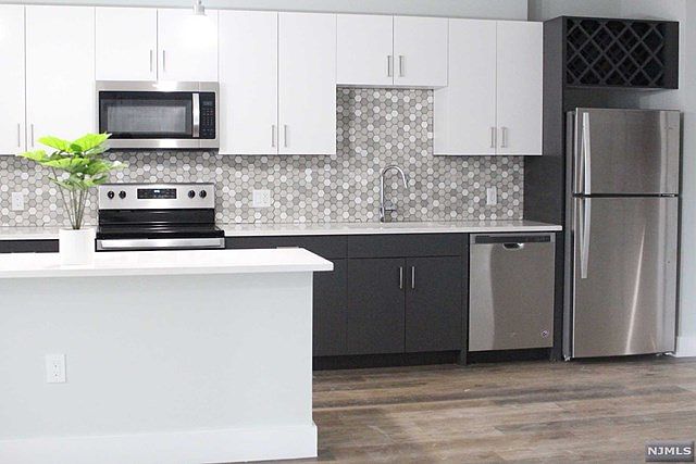 1st image of 270 Orange St #309