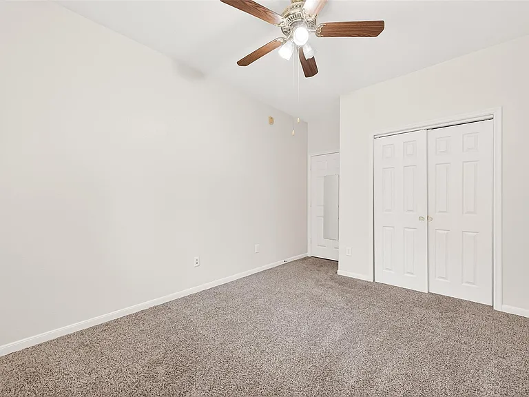 94 S Regan Mead Cir — Photo 37