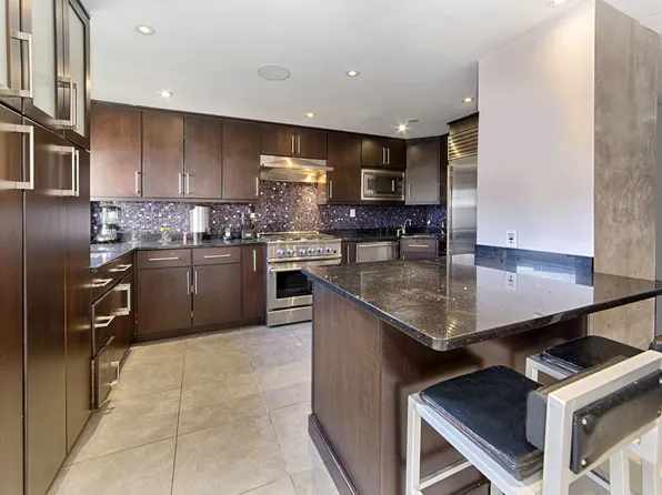 264 East Broadway image 1 of 7