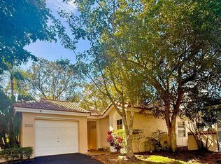 1321 Seagrape Cir, Weston, FL 33326