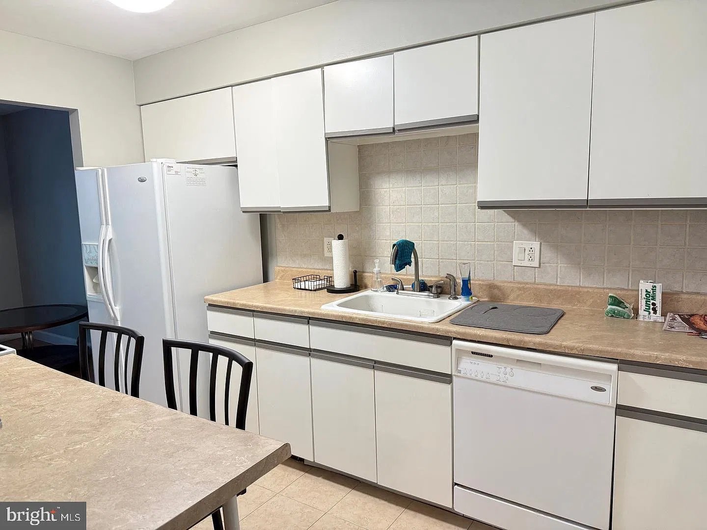 1 bed, 1.0 bath, 884 sqft, $1,800 — Photo 2