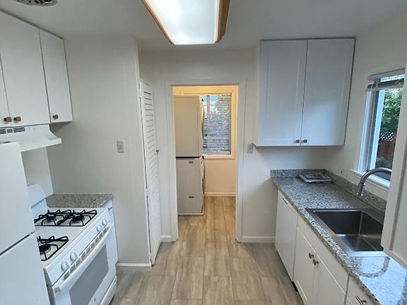 3rd image of 923 S B St