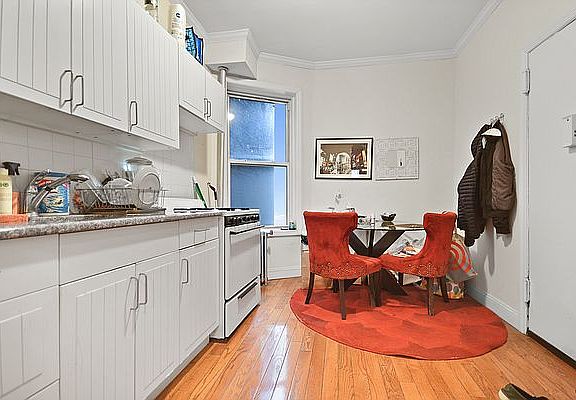 4th image of 1273 1st Ave #6