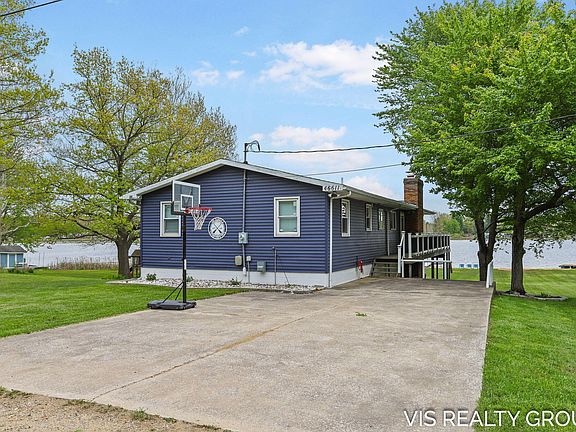3rd image of 46611 Vine Ave