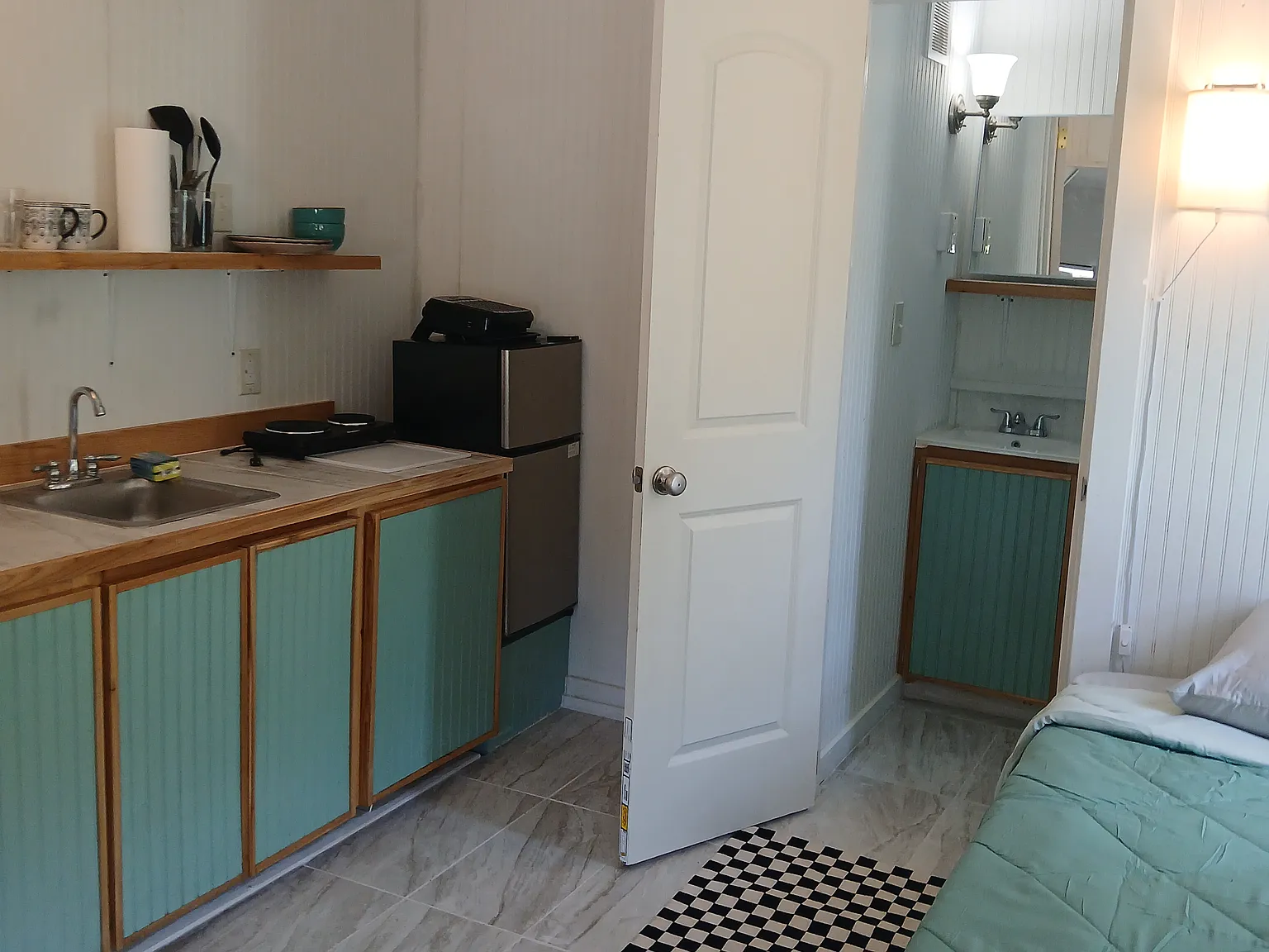 Studio, 300 sqft, $850 — Photo 3