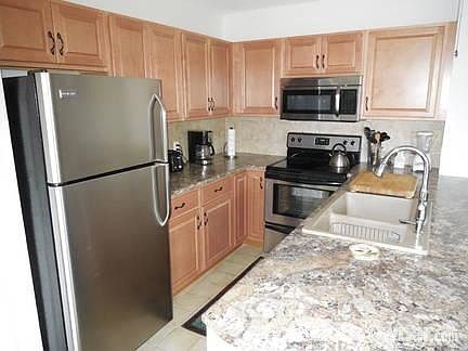 2nd image of 75-6016 Alii Dr APT 321