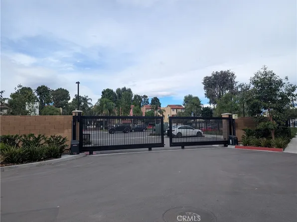 1160 Santo Antonio Dr, Colton, CA 92324