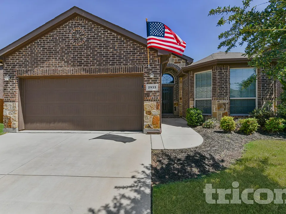 2933 Saddle Creek Dr