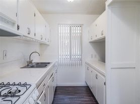 Westland @ Long Beach, 1 Bedroom 1 Bath