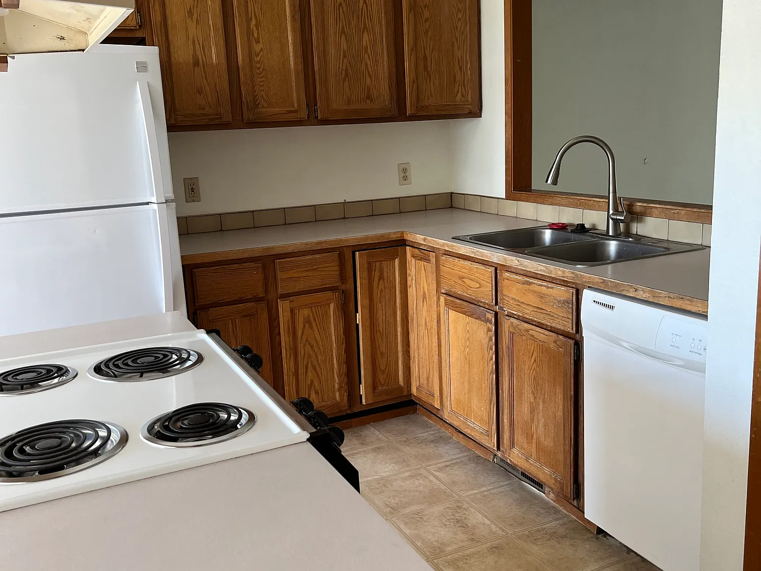 3 bed, 1427 sqft, $1,750 — Photo 2