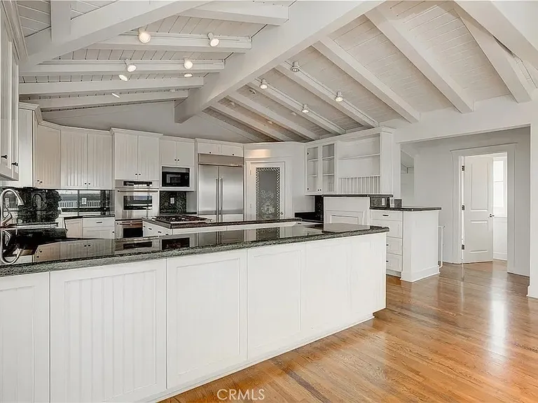 316 Highland Ave — Photo 12